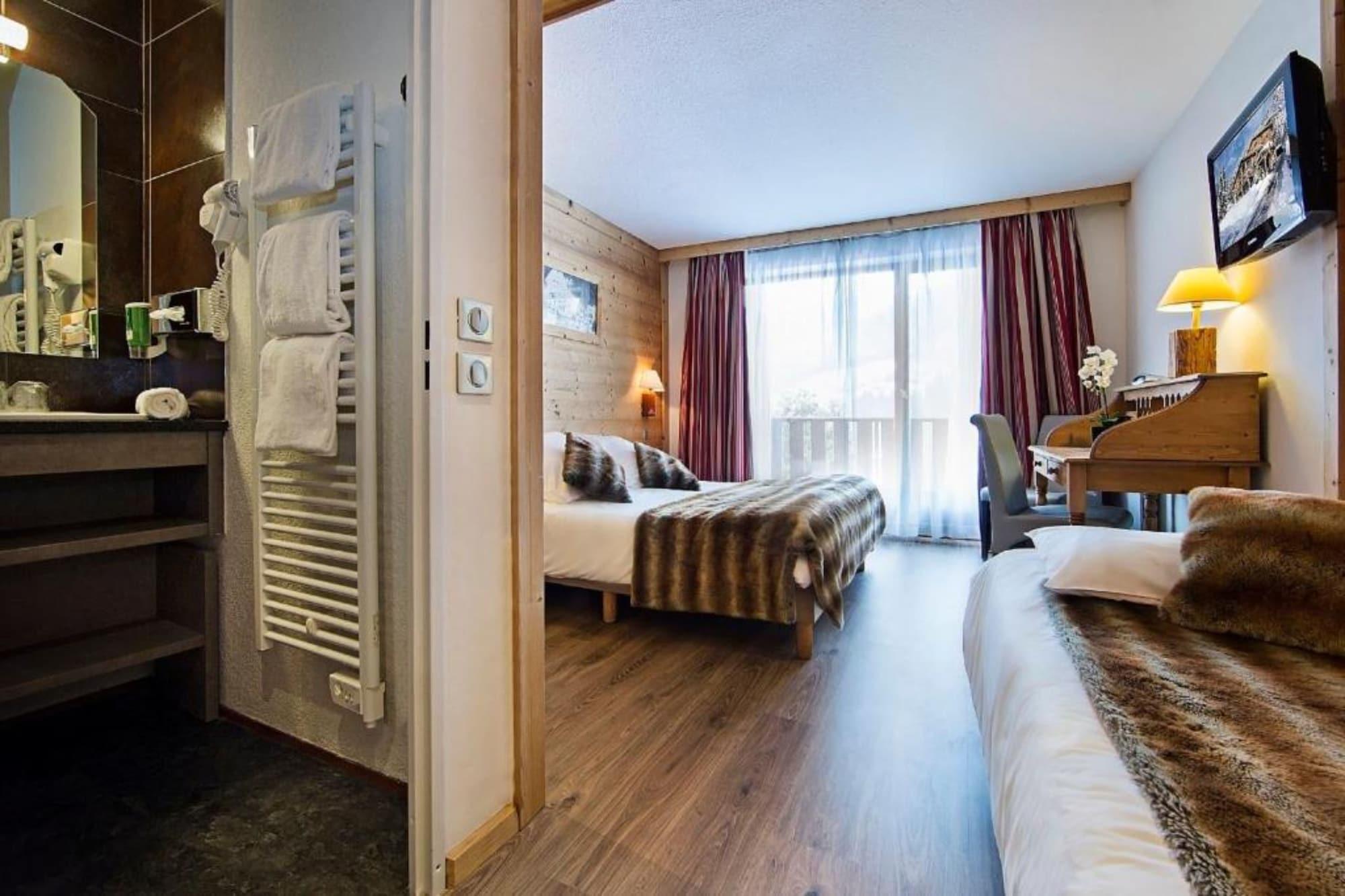 Hotel Alpen Roc La Clusaz Bagian luar foto