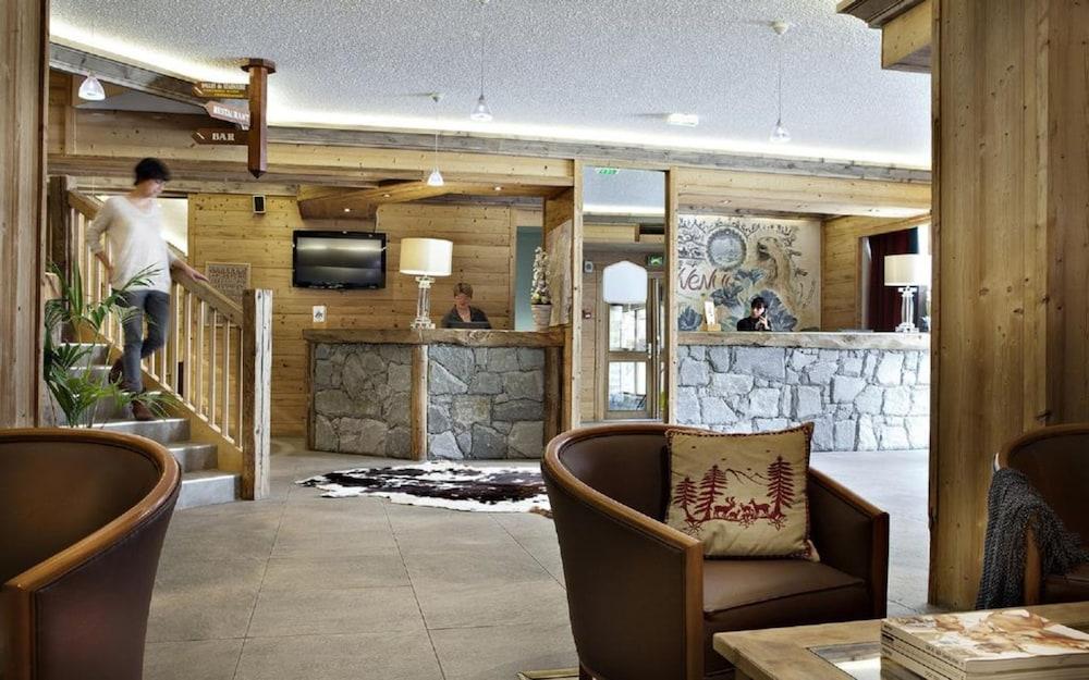 Hotel Alpen Roc La Clusaz Bagian luar foto