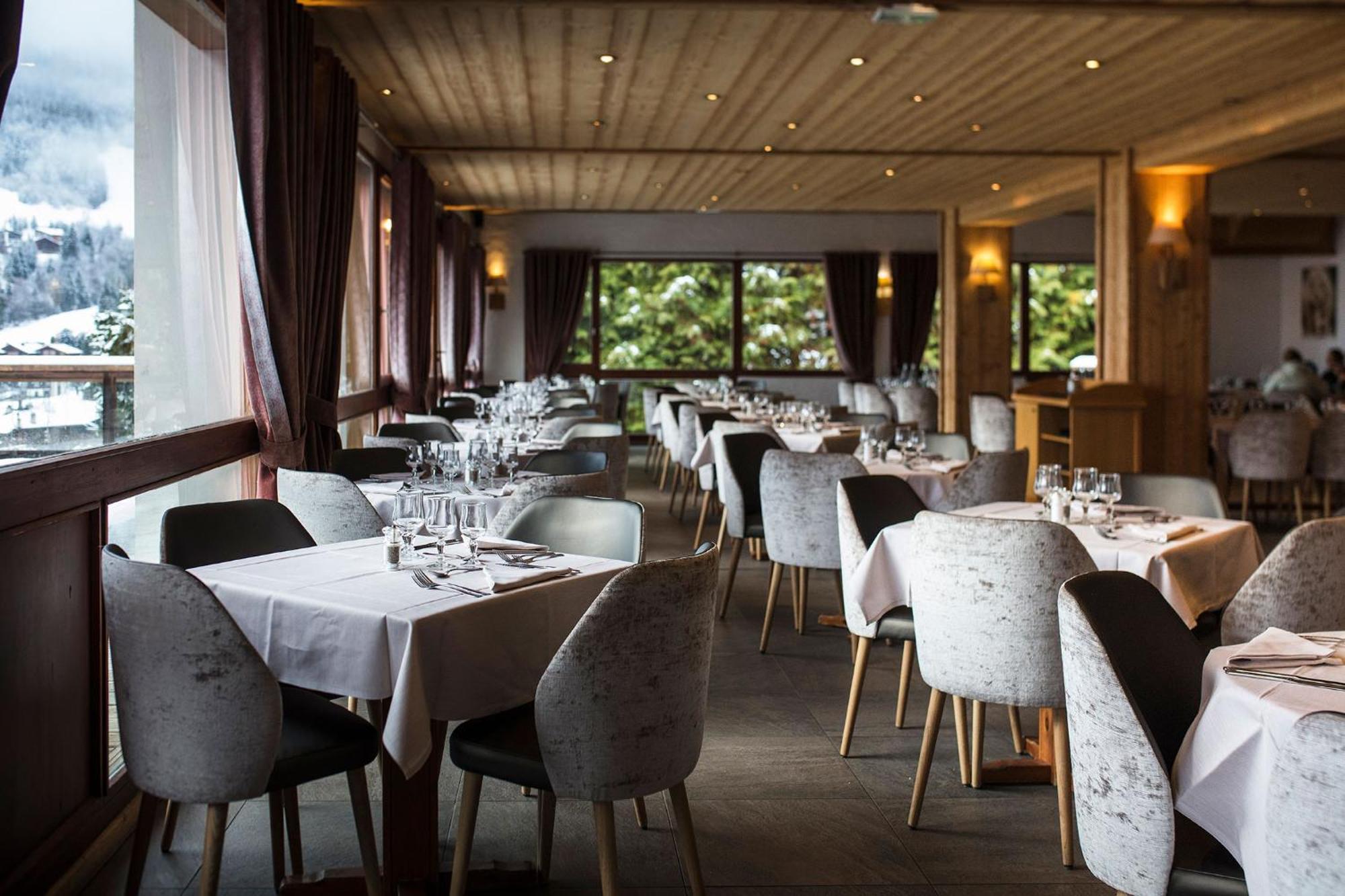 Hotel Alpen Roc La Clusaz Bagian luar foto