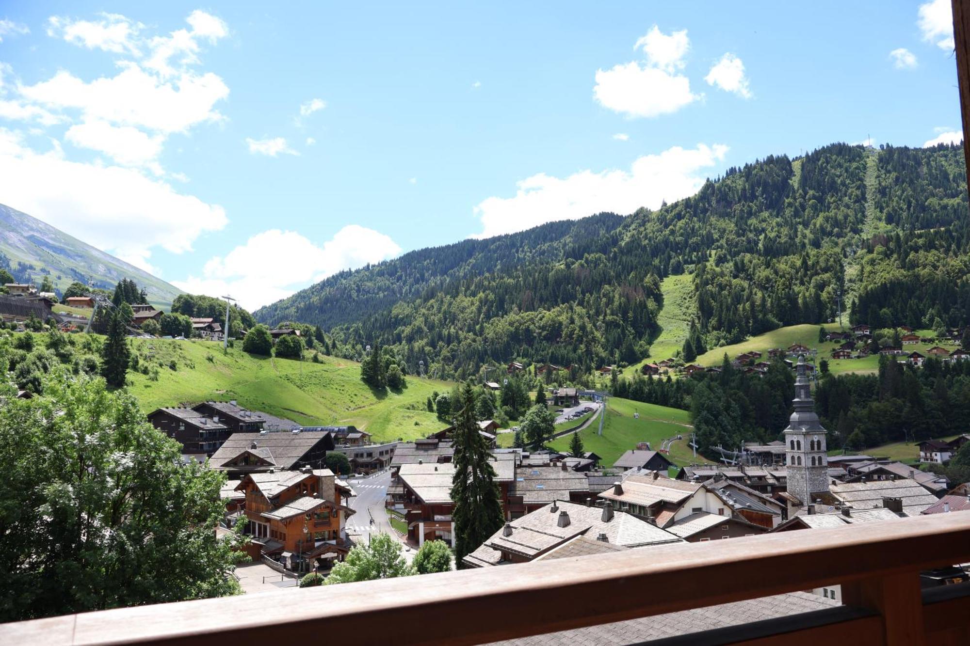 Hotel Alpen Roc La Clusaz Bagian luar foto