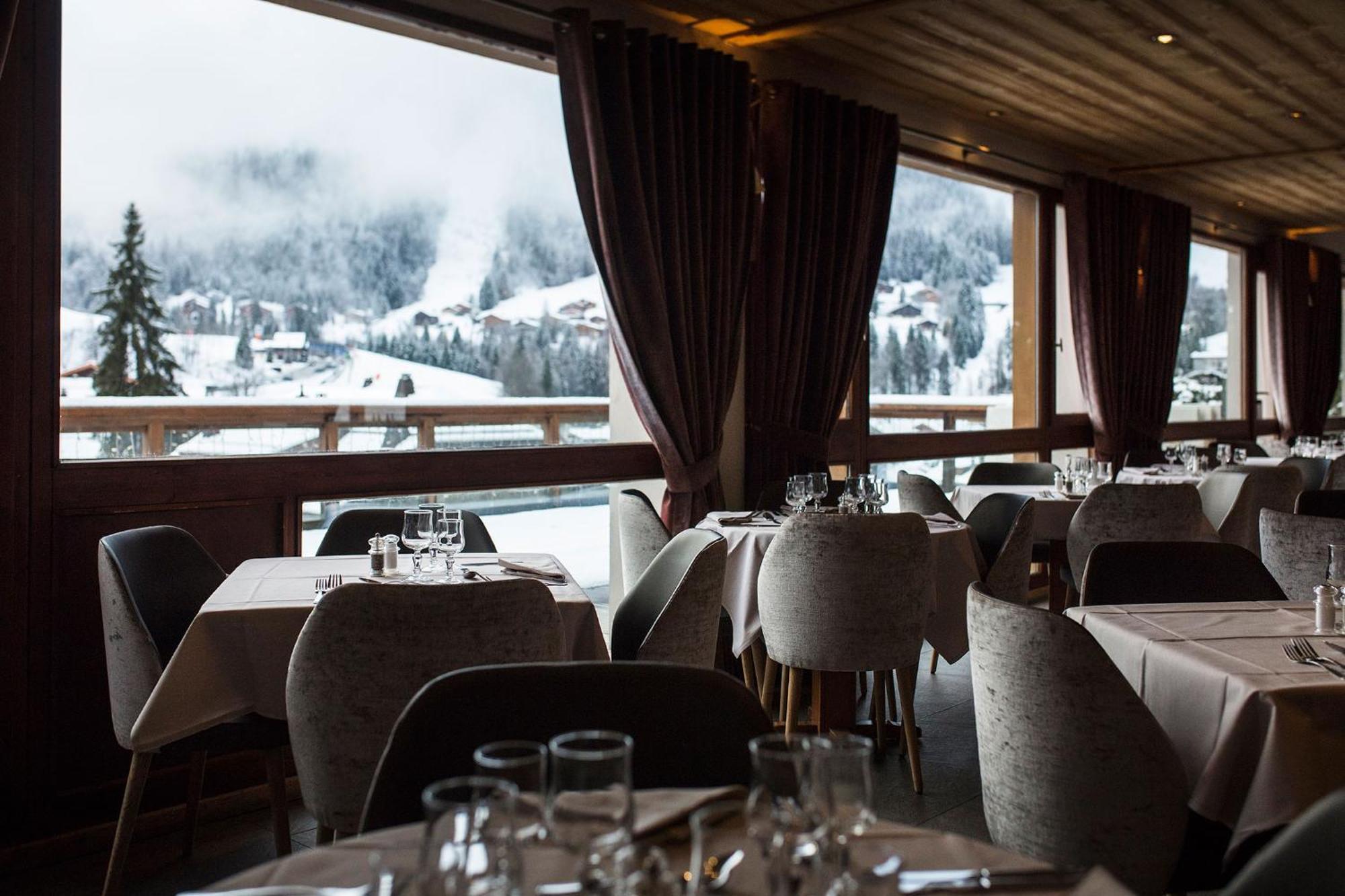 Hotel Alpen Roc La Clusaz Bagian luar foto