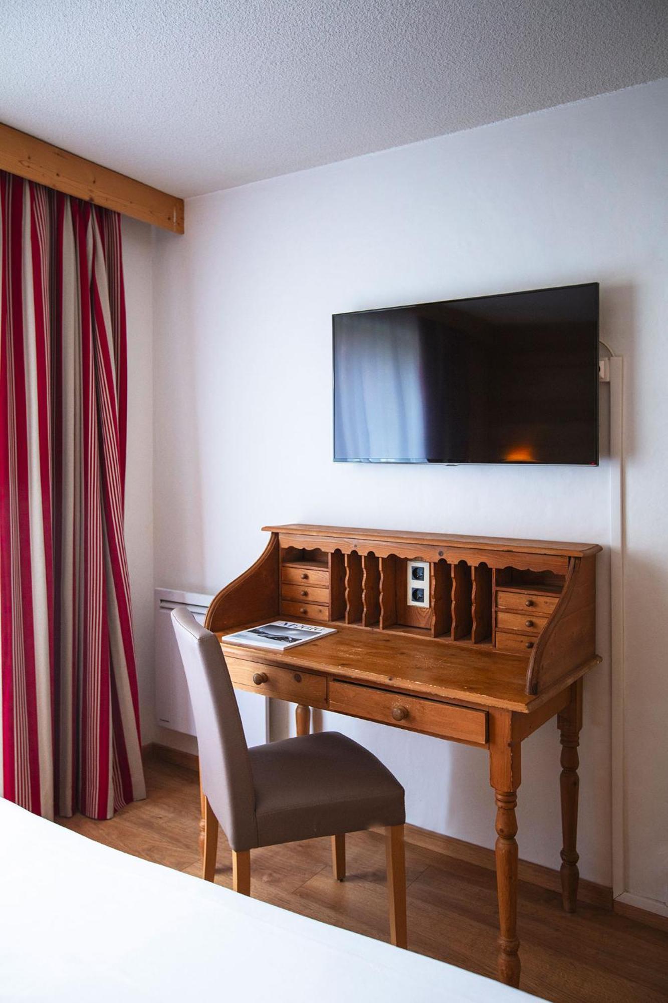 Hotel Alpen Roc La Clusaz Bagian luar foto