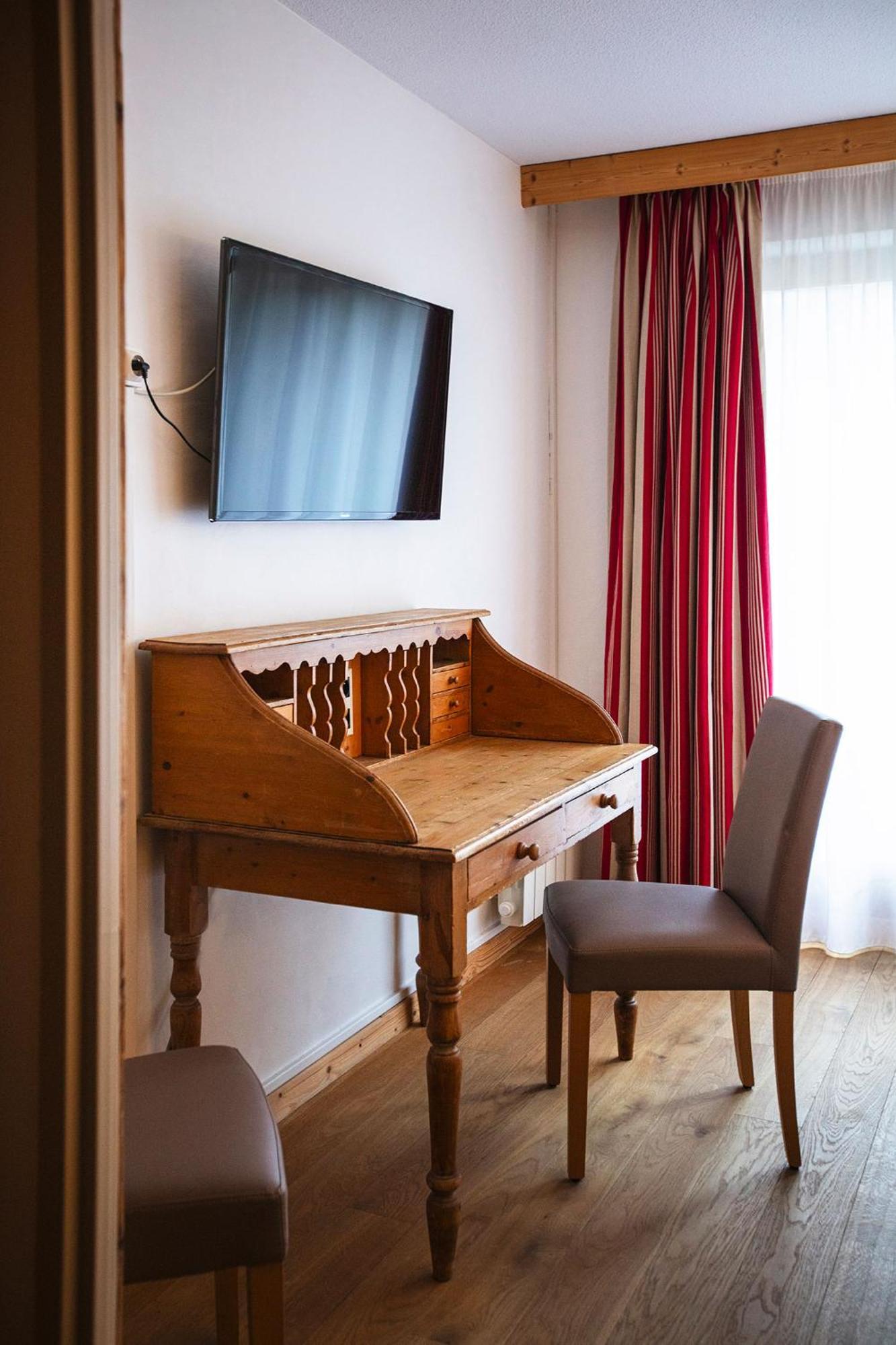 Hotel Alpen Roc La Clusaz Bagian luar foto