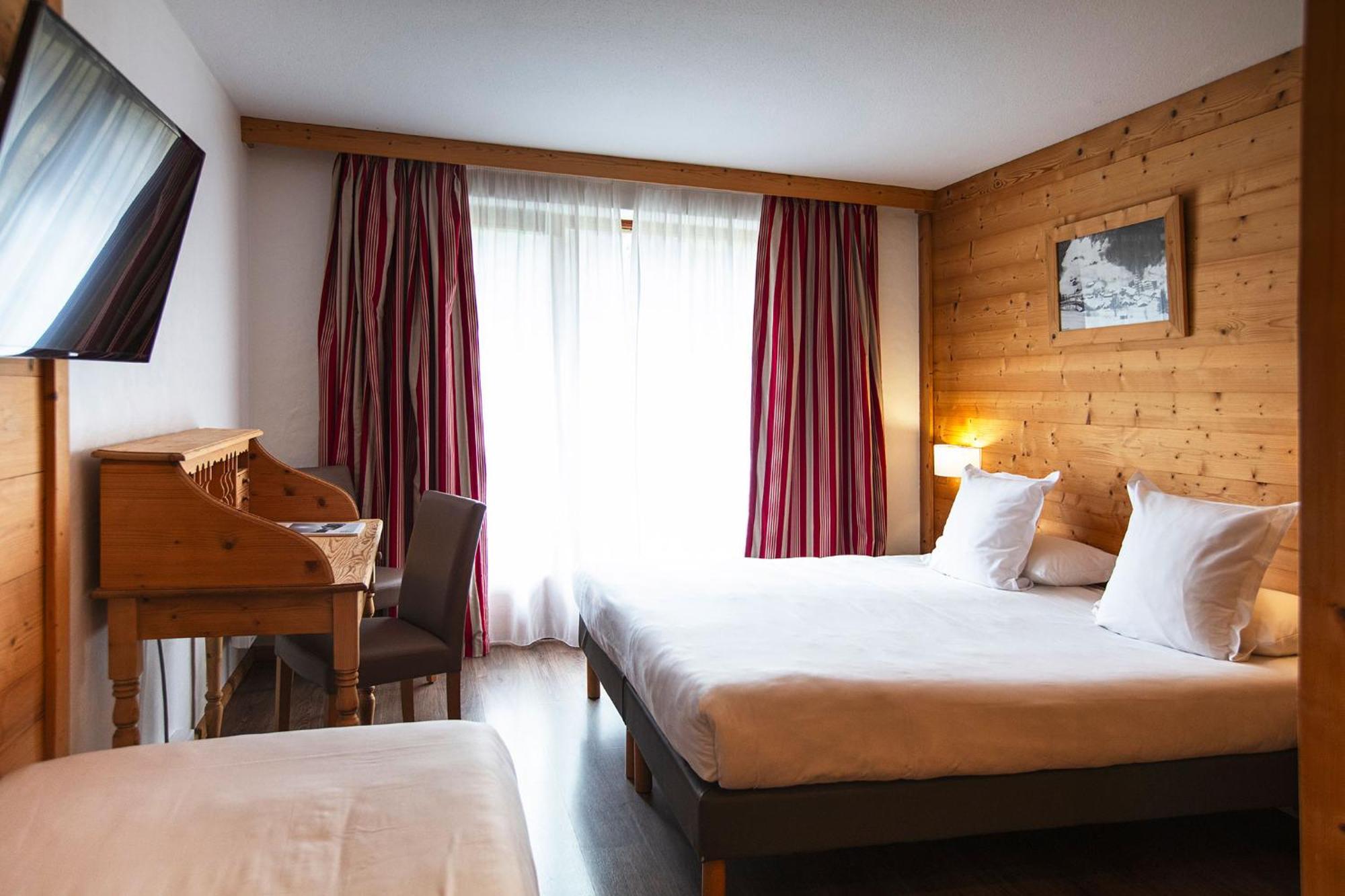 Hotel Alpen Roc La Clusaz Bagian luar foto
