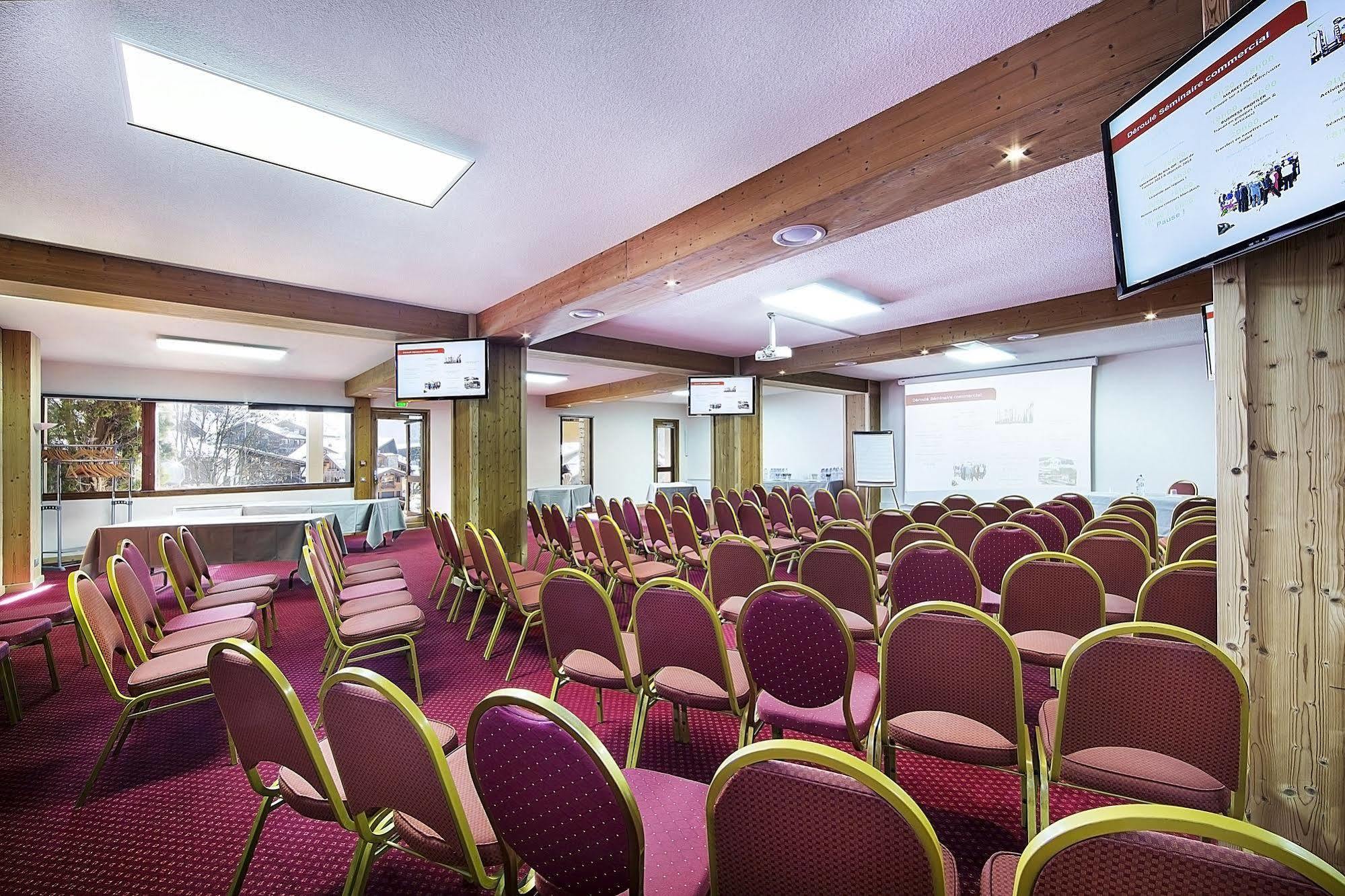 Hotel Alpen Roc La Clusaz Bagian luar foto