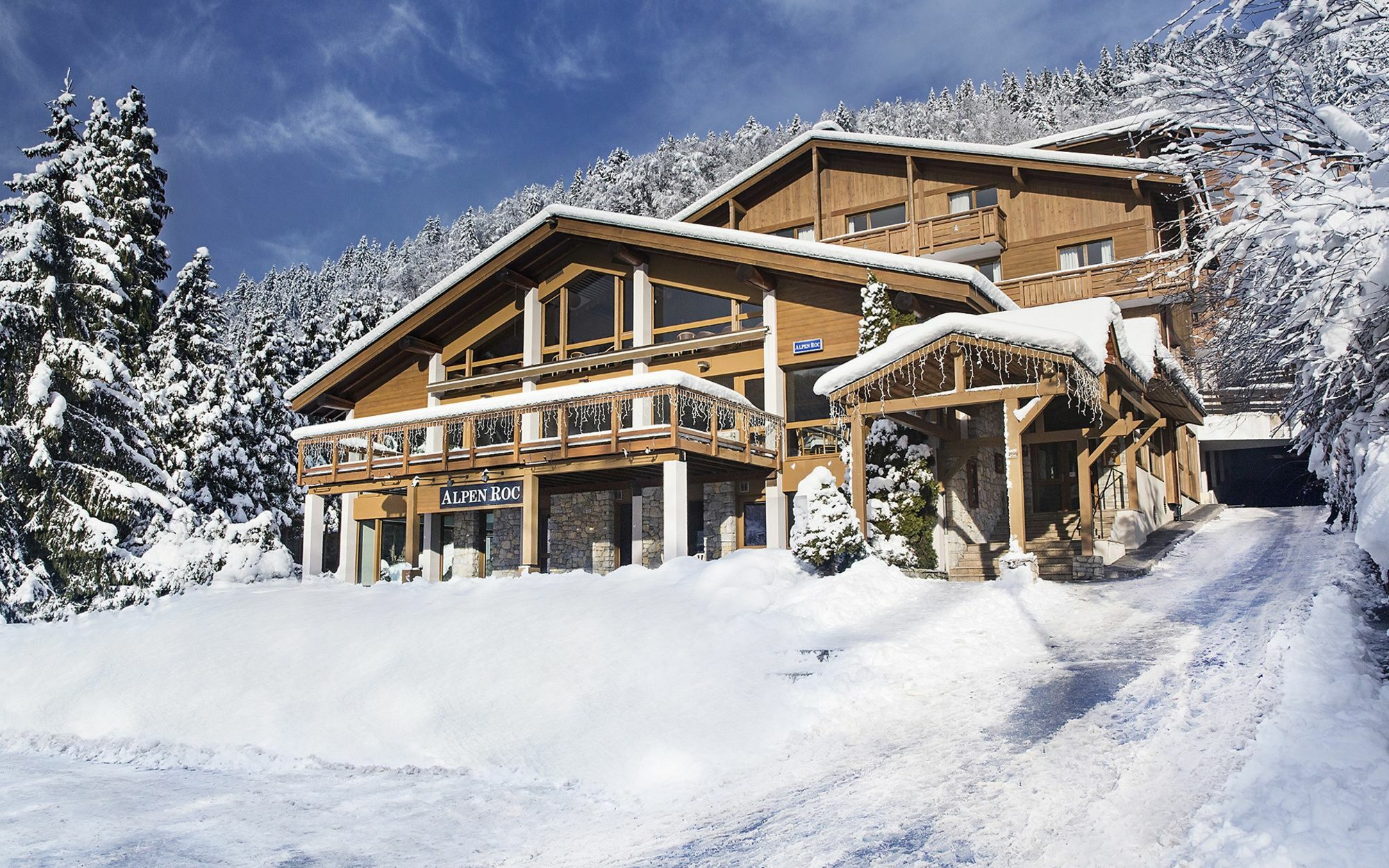 Hotel Alpen Roc La Clusaz Bagian luar foto