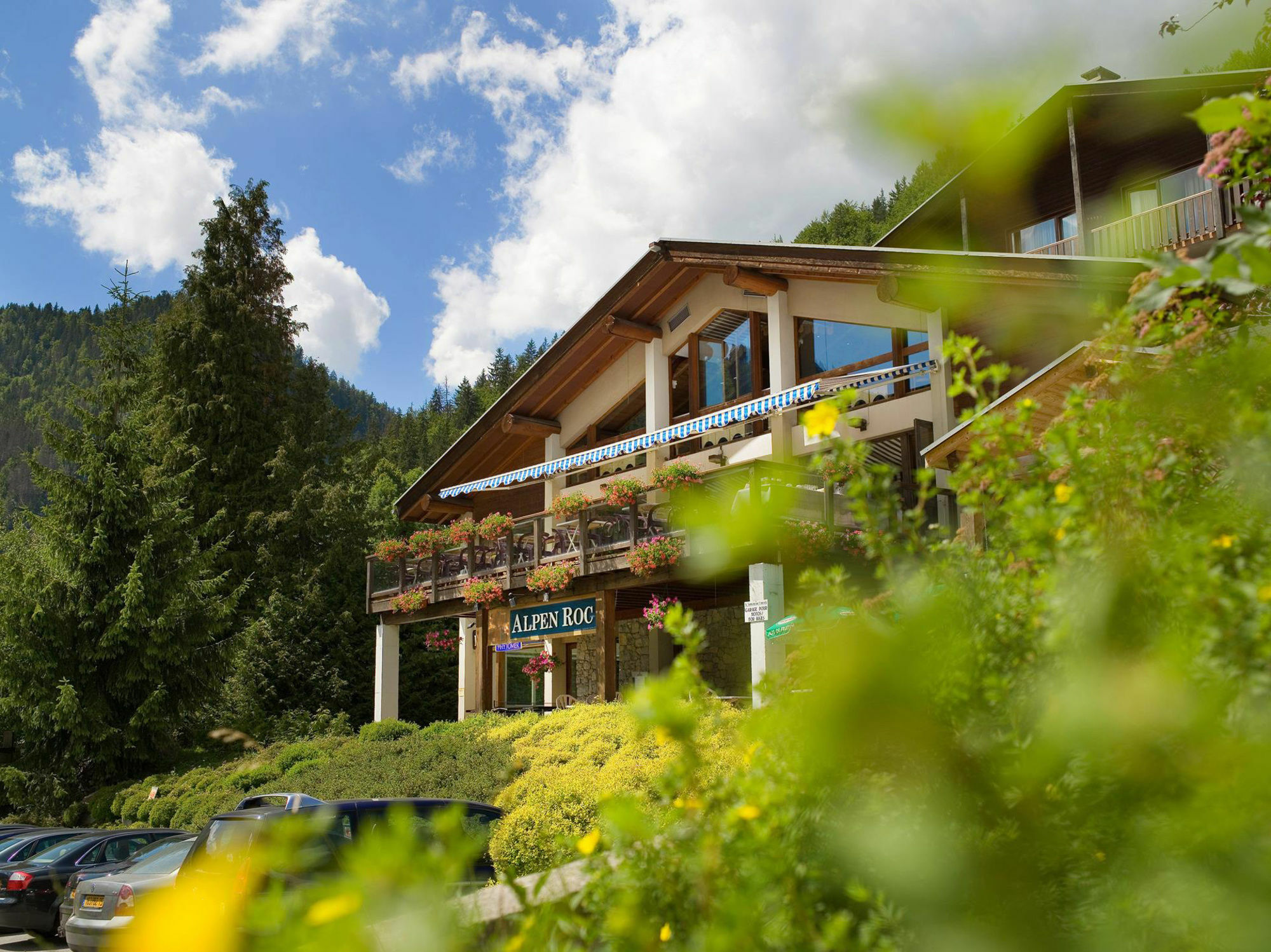 Hotel Alpen Roc La Clusaz Bagian luar foto